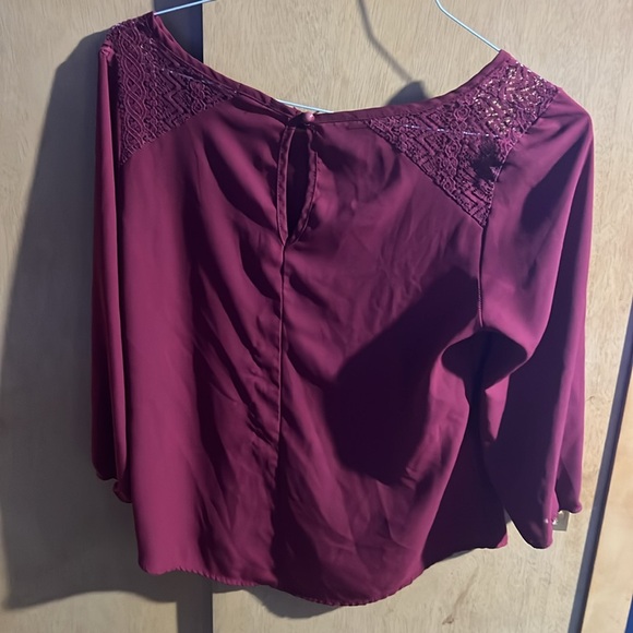 Charlotte Russe half sleeve top - Picture 2 of 2